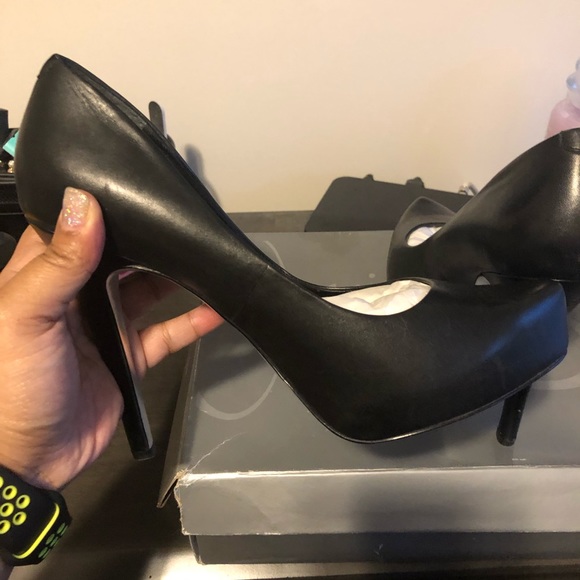 Shoes - Picture 2 of 6